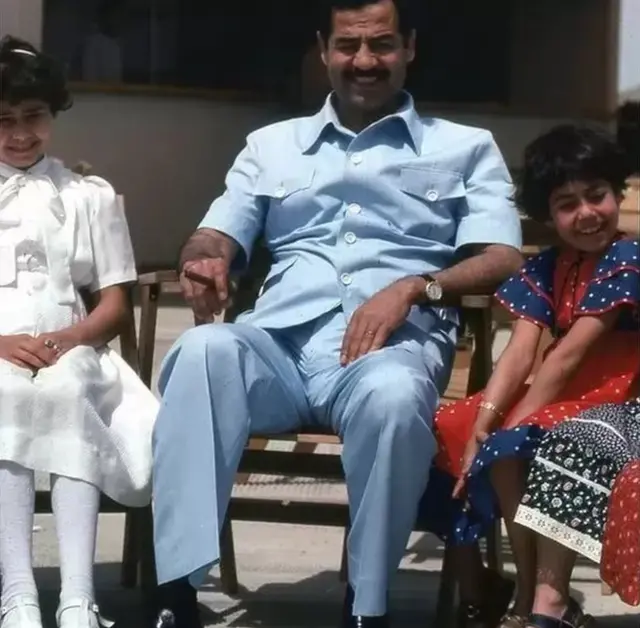 સદ્દામ હુસૈન દીકરી રગદ હુસૈન અને રાના સાથે