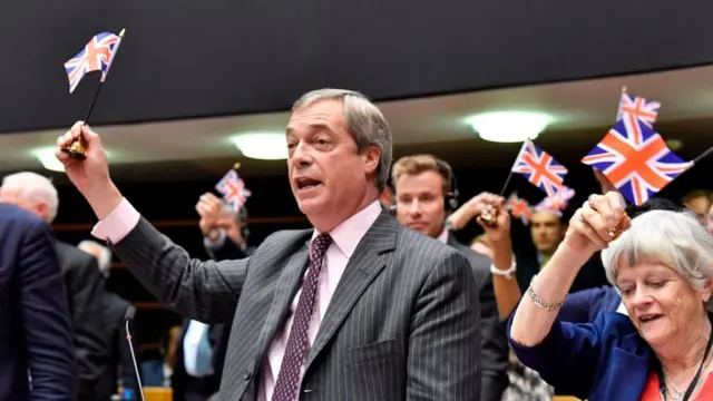 Nigel Farage, del Partido del Brexit, celebró la sesión.