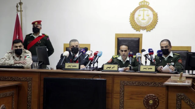 أصدرت محكمة أمن الدولة حكما بالإعدام شنقا على ستة من المعتدين على فتى في محافظة الزرقاء عام 2020.