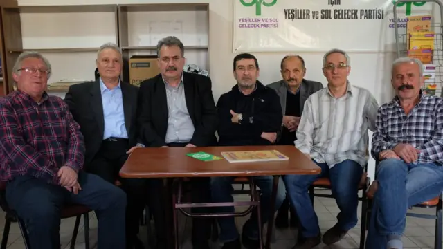 Yeşil Sol Parti'nin ofisinde HDP'liler
