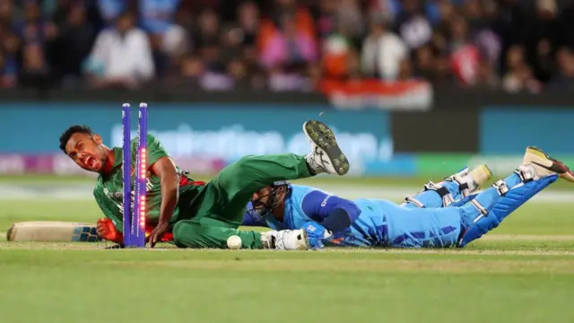 दिनेश कार्तिक