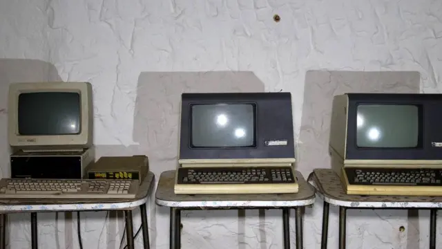 Старые компьютеры в правительственных кабинетах - их установили уже в последние годы существования Дрейклоу