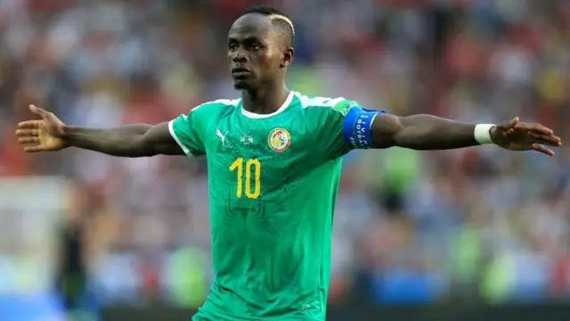 Sadio Mané, le capitaine de l'équipe nationale du Sénégal, a été élu meilleur buteur du championnat d'Angleterre 2019, un titre qu'il partage avec le Gabonais Pierre-Emerick Aubameyang (Arsenal) et son coéquipier de Liverpool, l'Egyptien Mohamed Salah.