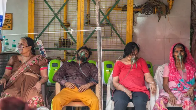 انڈیا میں آکسیجن کی قلت