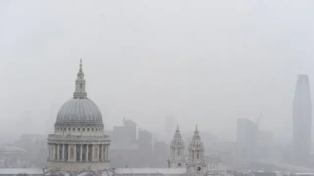 Снег в Лондоне