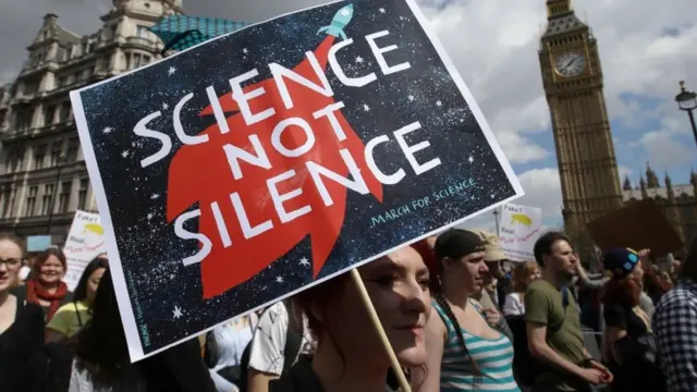 अर्थ डे पर मार्च फॉर साइंस रैली