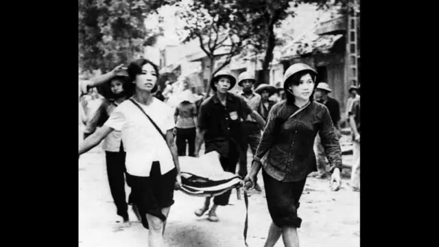 Con số tử vong được tướng Phillip B Davidson viết trong cuốn The History 1946-75 Vietnam At War trích dẫn chính phủ Việt Nam công bố 1318 người chết và 1261 người bị thương trong đợt không tập kéo dài 12 ngày đêm