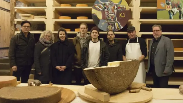 Os envolvidos no projeto. Christian Pauli (Project manager HKB Goes Ashore / head of communication HKB), Dagmar Kopše (Cultural Officer City of Burgdorf), Virginie Halter (Management HKB Goes Ashore). Simon Walker (HKB Soundarts), Manolo Müller (HKB Soundarts), Raphael Hitz (HKB Soundarts) Beat Wampfler (CEO Käsehaus K3), Prof. Dr. Michael Harenberg (Director of Studies, Sound Arts H