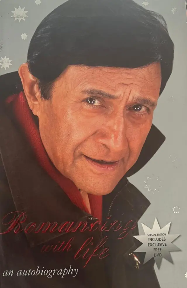 देवानंद की आत्मकथा रोमांसिंग विद लाइफ