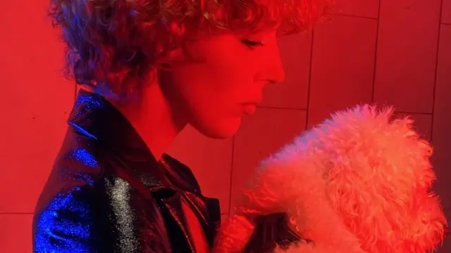 Мина Николић у филму "Поред тебе"