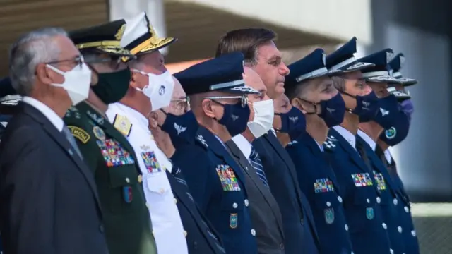 Bolsonaro com militares