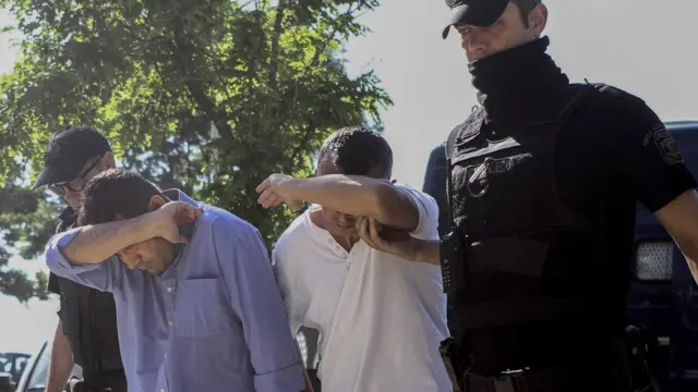 Yunanistan'a kaçan askerler savcı karşısına çıkarıldı