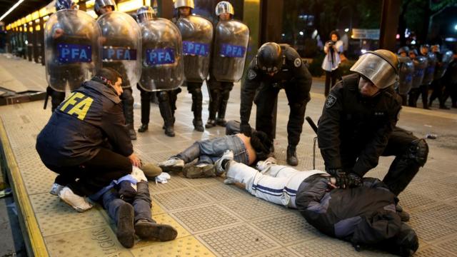 Operativo policiaco en Buenos Aires