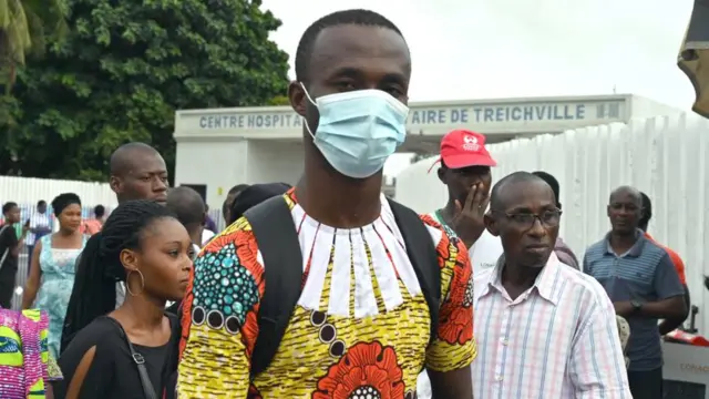 Mtu aliyevaa barakoa