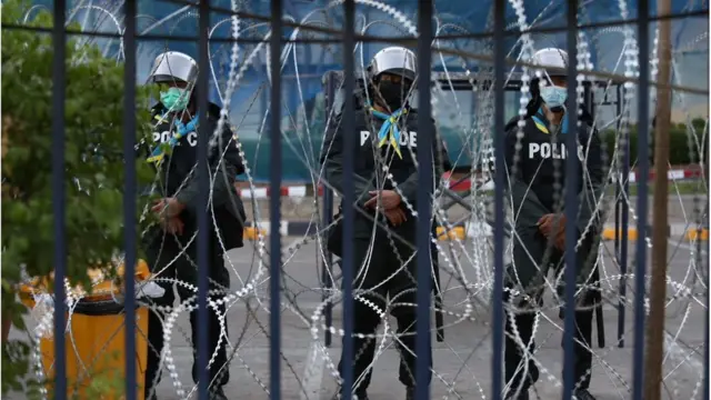 ตำรวจอารักขาพื้นที่รอบศาลอาญา