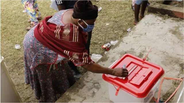Woman dey vote
