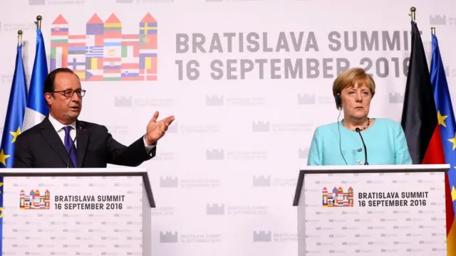 Fransa Cumhurbaşkanı François Hollande ve Almanya Başbakanı Angela Merkel