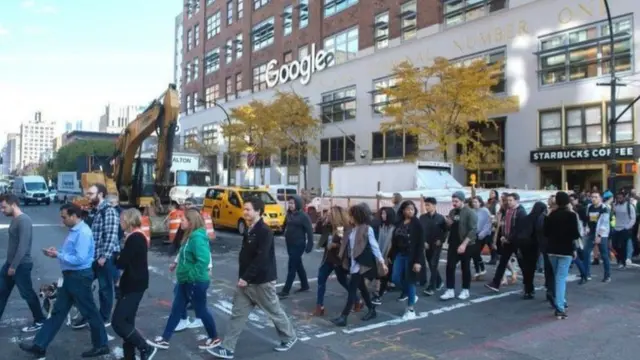 గూగుల్ అన్న పదం ఒక పేరులా కాకుండా సెర్చ్ ఇంజిన్ కు పర్యాయపదంలా మారింది