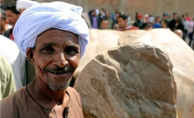 รูปปั้น “ฟาโรห์”