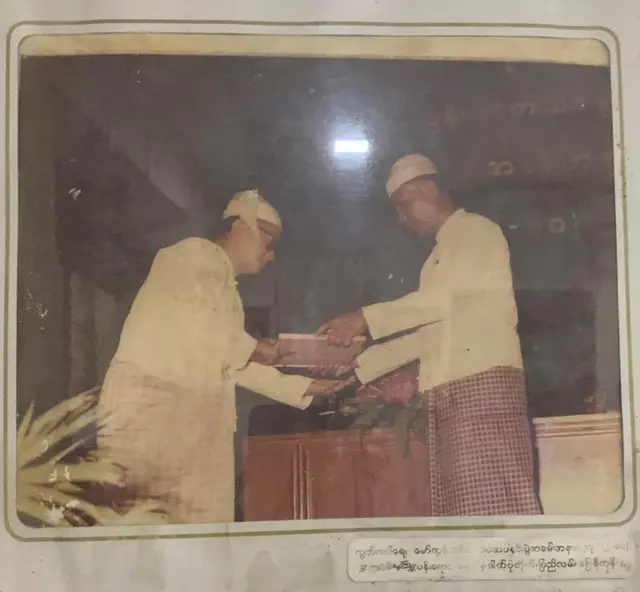 မော်ကွန်းဝင်ဘွဲ့ယူနေတဲ့ ဦးလှအောင