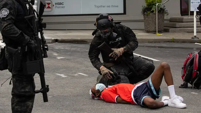 К вечеру воскресенья в американской столице было арестовано 17 демонстрантов