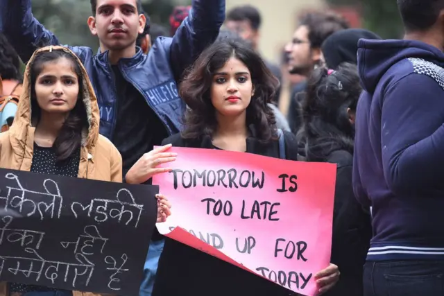 महिलाओं का विरोध प्रदर्शन