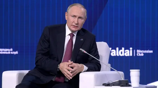 Rusiya Prezidenti Vladimir Putin ölkəsində keçirilən Valday formunda Ermənistan Azərbaycan arasında imzalanması gözlənilən sülh sazişindən danışıb.
