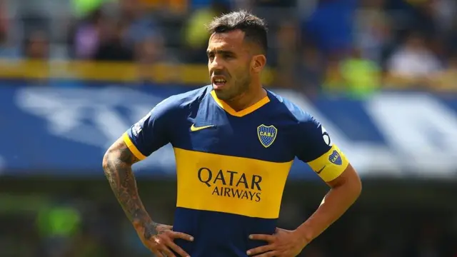 Carlos Tevez playing for Boca Juniors