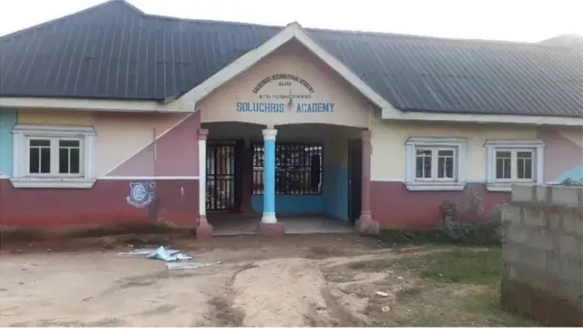 Aworan Ile ẹkọ to da wahala silẹ