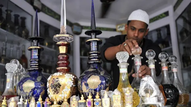 मॉनसून, इत्र