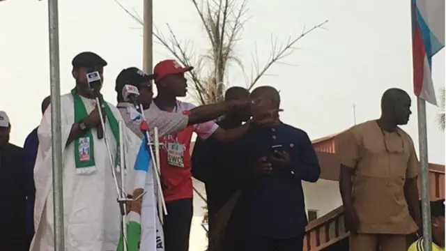 Ndị gbakọrọ maka achụmta vootu Hope Uzodinma n'Owere