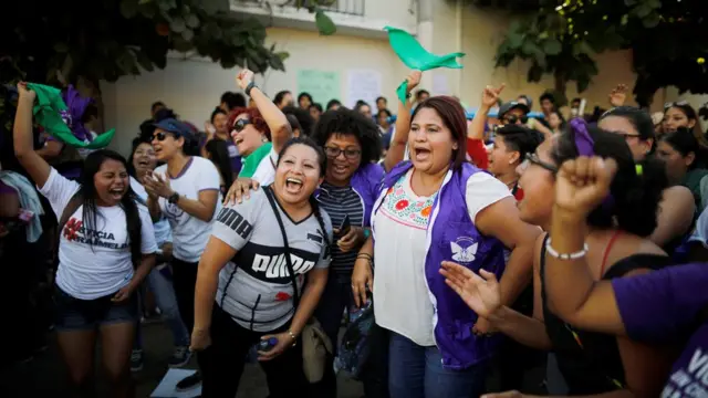 Celebración de la liberación de Imelda Cortez en El Salvador