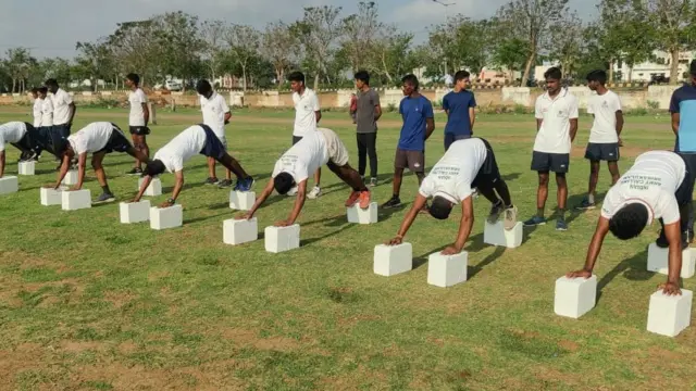 ఆర్మీలో చేరేందుకు శిక్షణ పొందుతున్న అభ్యర్థులు