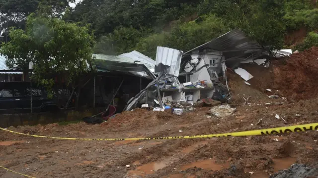 Casa destruida en Panamá