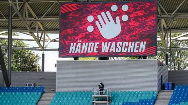 ishara ya picha ya kuosha mikono katika uwanja wa klabu ya RB leipzig Ujerumani