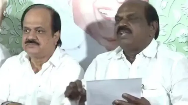 வைத்திலிங்கம் (இடமிருந்து இரண்டாவது)