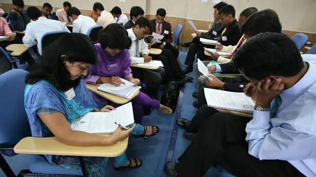 தேர்வு செய்யப்பட்ட பிறகு, மசூரியில் உள்ள லால்பகதூர் சாஸ்திரி தேசிய அகாடமியில் பயிற்சி பெறும் இந்திய ஆட்சிப் பணி அலுவலர்கள்.