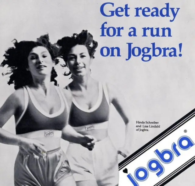 आपण तयार केलेल्या जॉगब्रा घालून लिसा लिंडाल आणि हिंडा मिलर दोघी मॉडेलिंग करायच्या