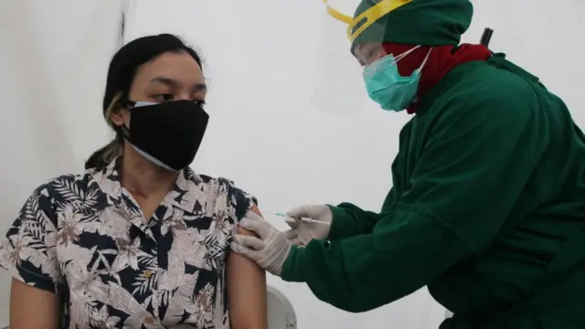 कोरोना लस