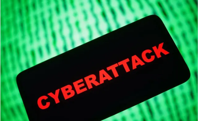 આ ચેતવણી યુકે અને યુએસ સુરક્ષા ટીમોની ચેતવણીનો પડઘો છે જેમાં કહેવાતાં "ઓવરસ્પીલ" સાઇબર-હુમલાઓ કે જે યુક્રેનમાં શરૂ થાય છે અને અન્ય દેશોમાં ફેલાય છે અને તેની વધતી સંભાવના અંગે ચેતવણી આપવામાં આવી છે