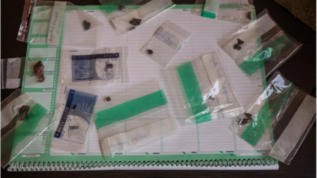 Шрапнель у пакетах, яку вилучили в лікарні із тіл постраждалих