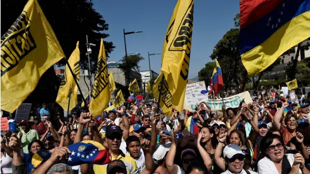 反馬杜羅政府的遊行示威持續不斷。瓜伊多呼籲提前舉行大選