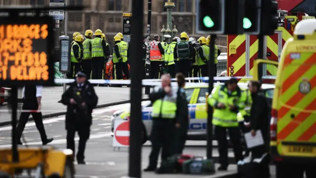 Біля парламенту