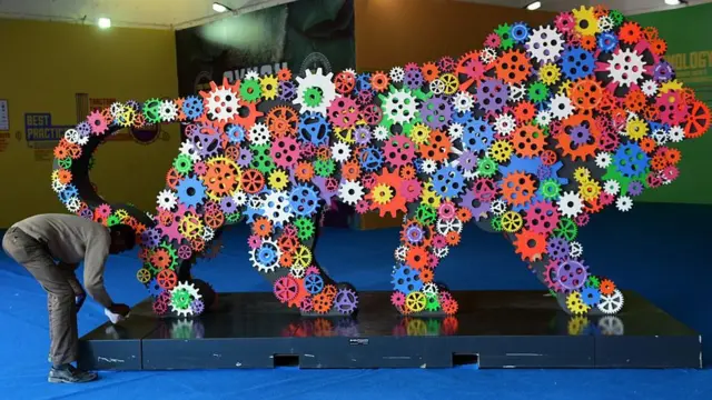 મેક ઇન ઇન્ડિયાના સિંહની તસવીર