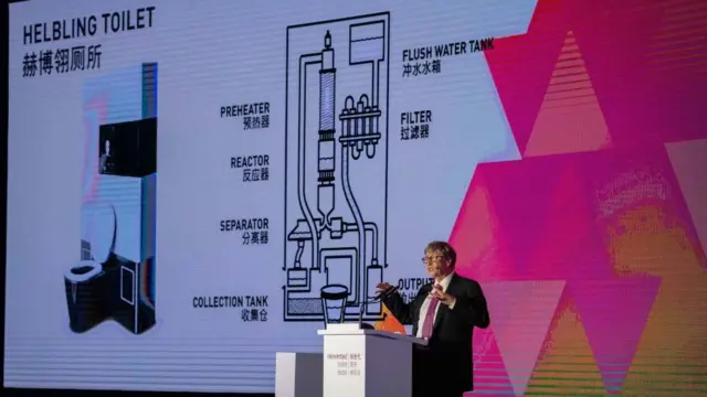 Bill Gates habla sobre su proyecto de inodoros