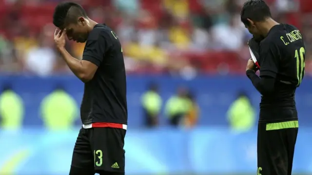 Dos jugadores mexicanos abatidos tras las derrota