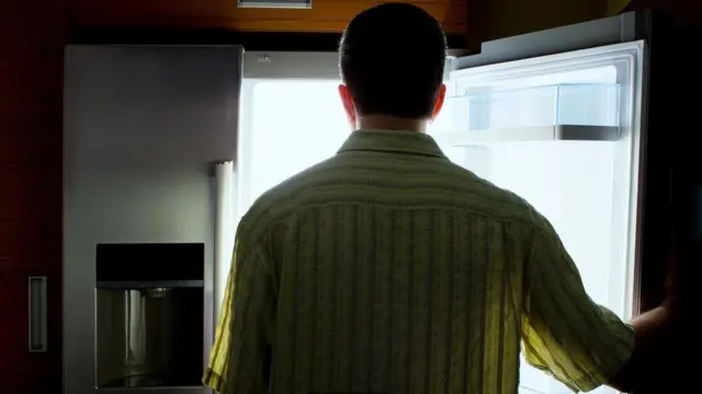 د دماغ د جوړښت له اړخه، تر ښځو په نارینه وو کې له لوږې سره غوسه ډېره مله وي