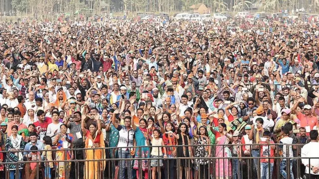 मेघालय के फुलबरी में प्रधानमंत्री नरेंद्र मोदी की रैली में उमड़ा जनसमूह