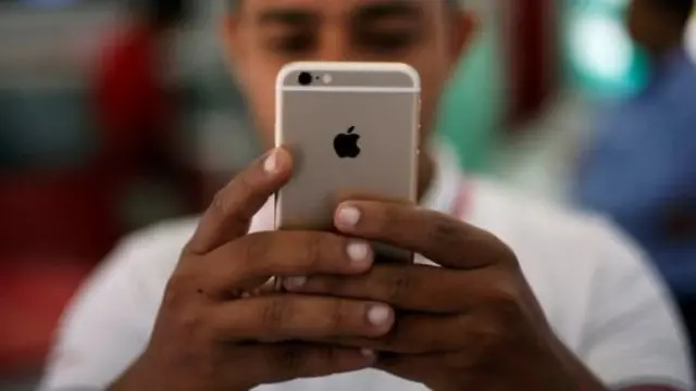 Bir iPhone kullanıcısı