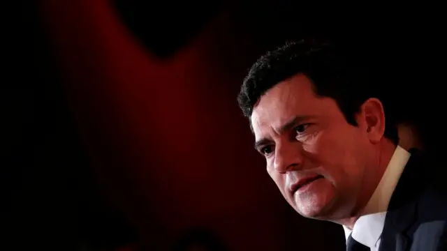 Sergio Moro1xbet patrocinaperfil, com olhar sério